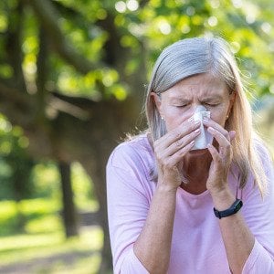 How to help seniors manage allergies