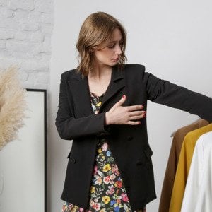 How to remove deodorant stains and avoid white marks on clothes