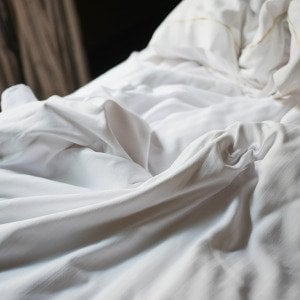 How to choose the best bedding material for your sleep style