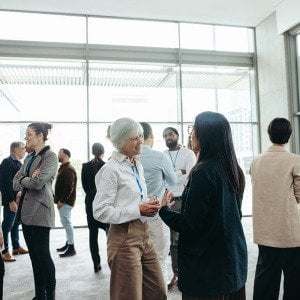 10 conversation starters that actually work, according to communication experts