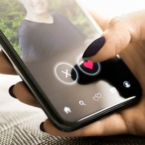 How dating apps made us more suspicious and how it&rsquo;s changing the way we date