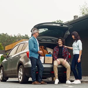 How parents can talk to their children about managing money for college