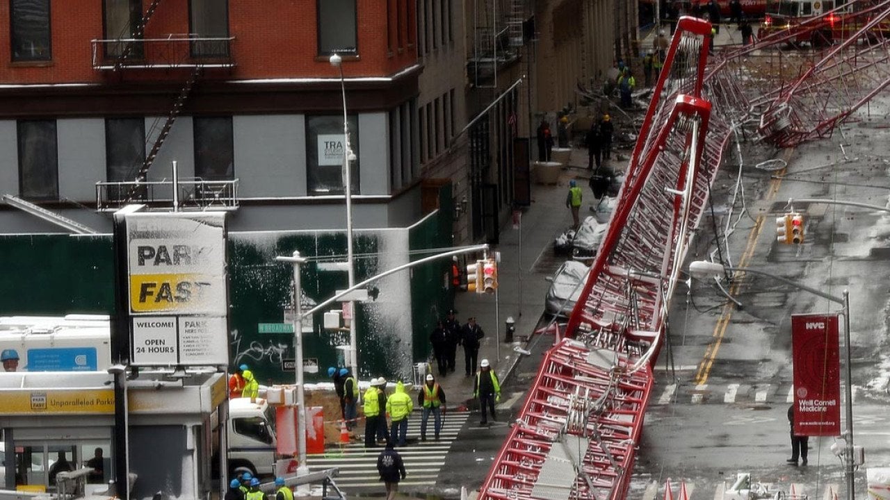 Emergency workers converge at the scene of a collapsed crane in a roadway in lower Manhattan on February 5, 2016 in New York City. 