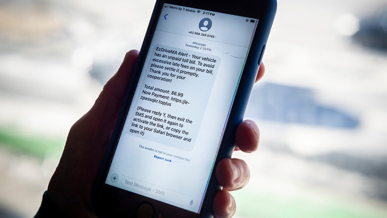 E-ZPass scam text message received by a user.
