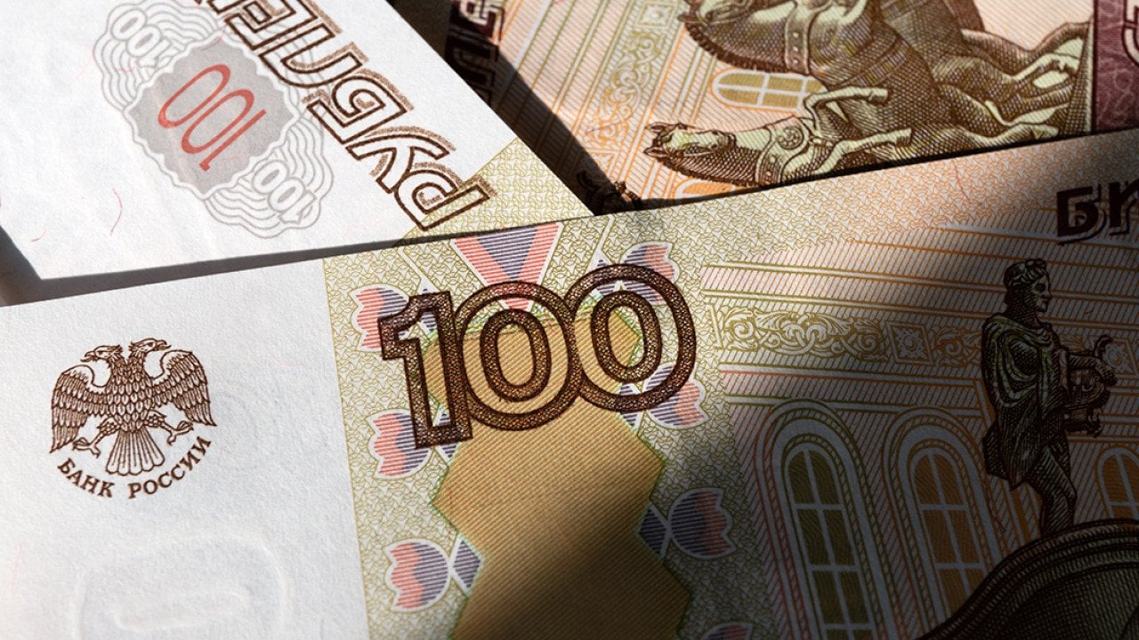 A close up on a 100-Russian Ruble banknote.