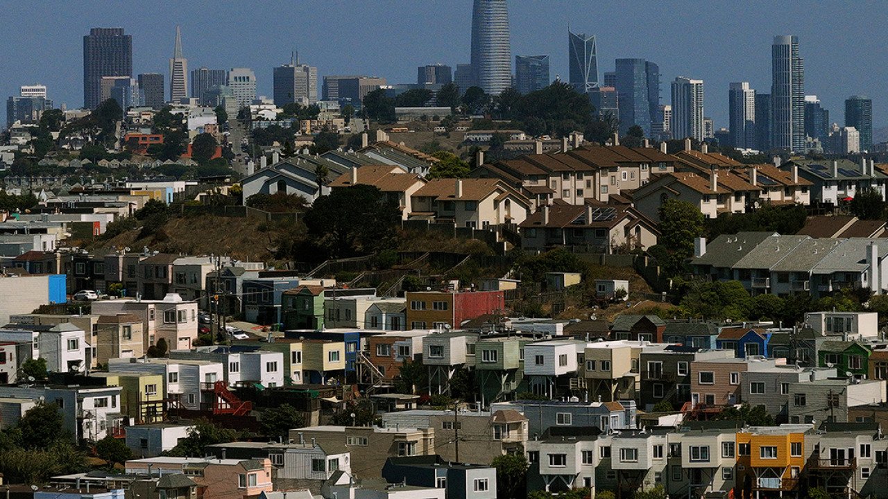An aerial view of homes in a neighborhood in San Fransisco, California.