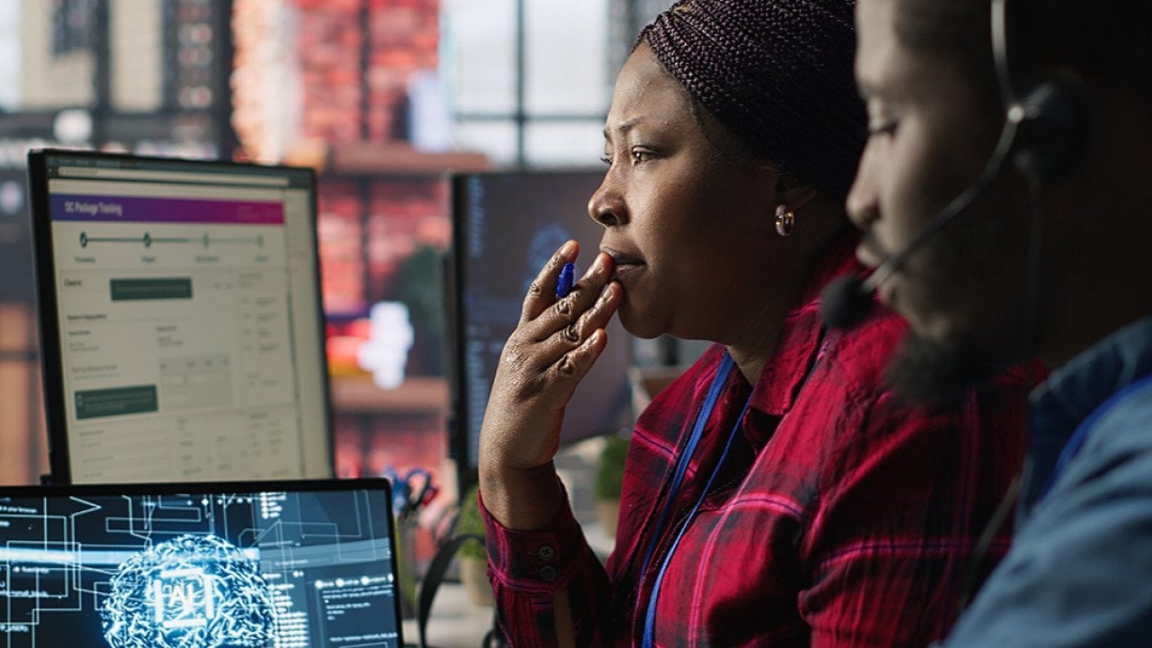 Customer service agents brainstorming together with AI chatbot. 