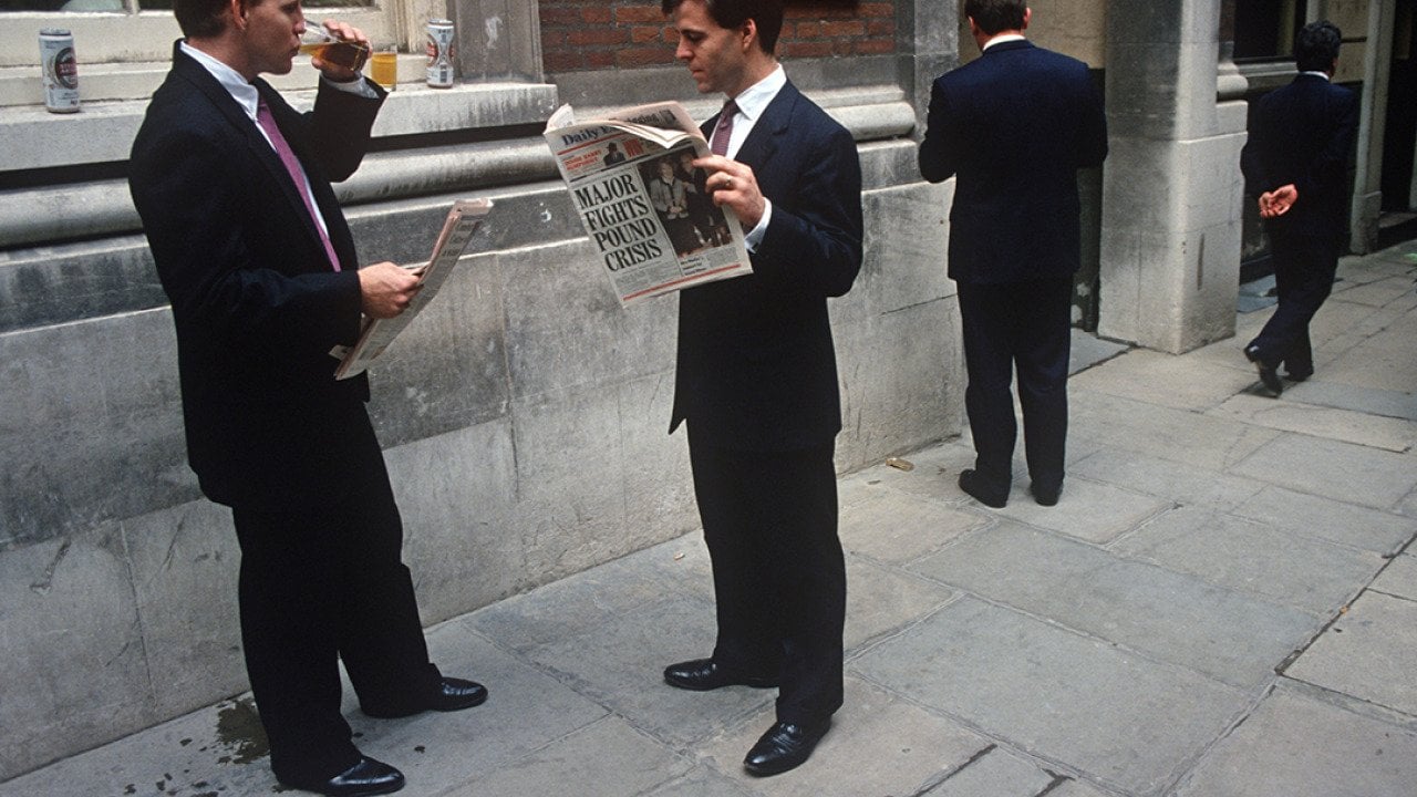 History of currency crises: The impossible trinity and early warning signals