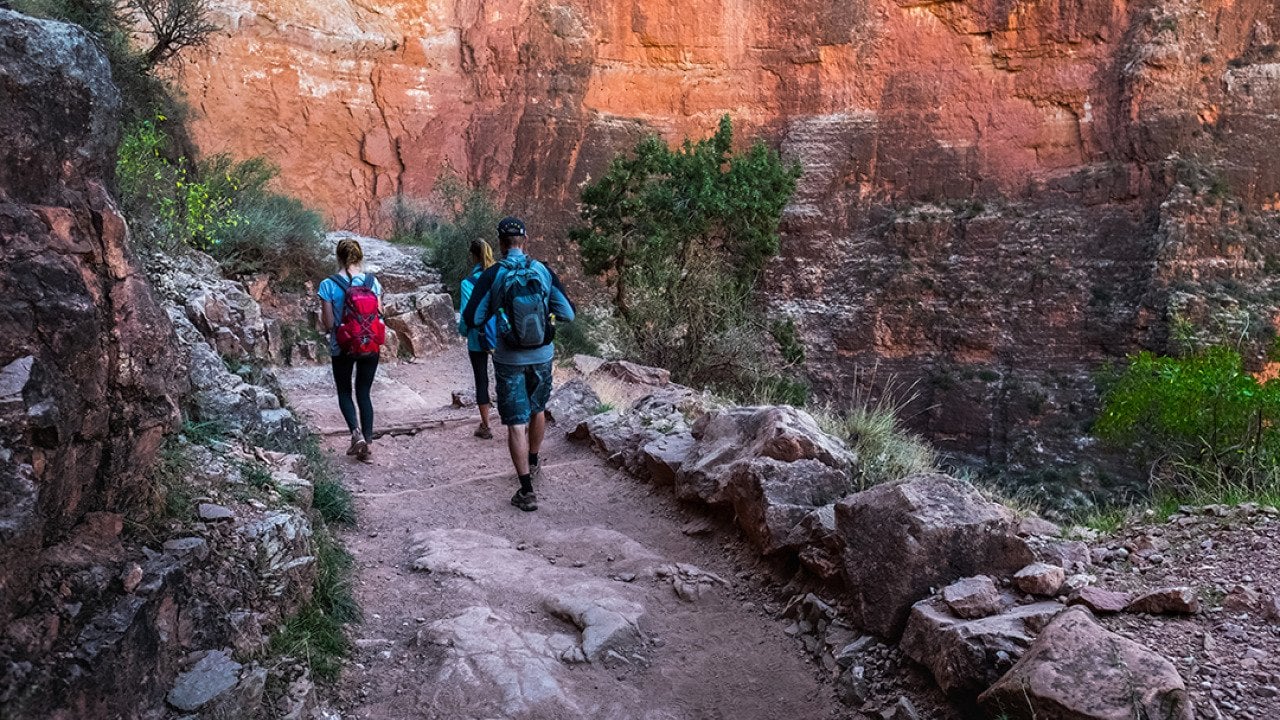 5 budget-friendly ways to travel this summer