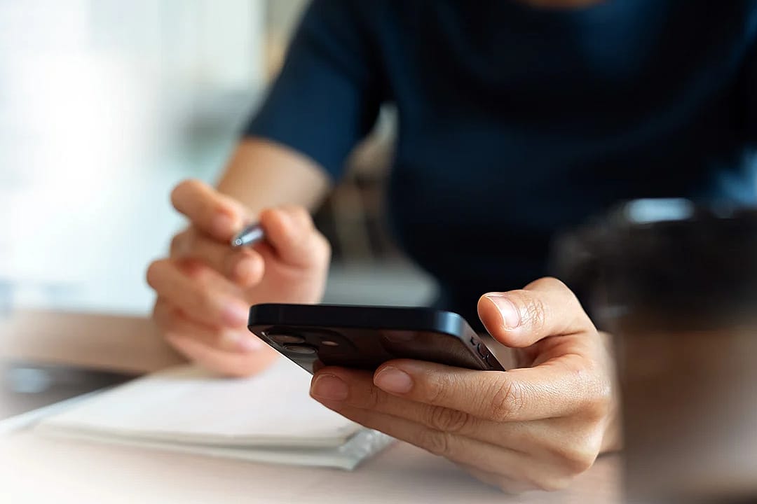 Person doing online research using a smartphone