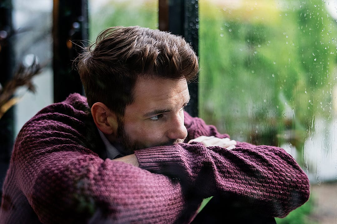 What are the early signs of suicidal ideation?