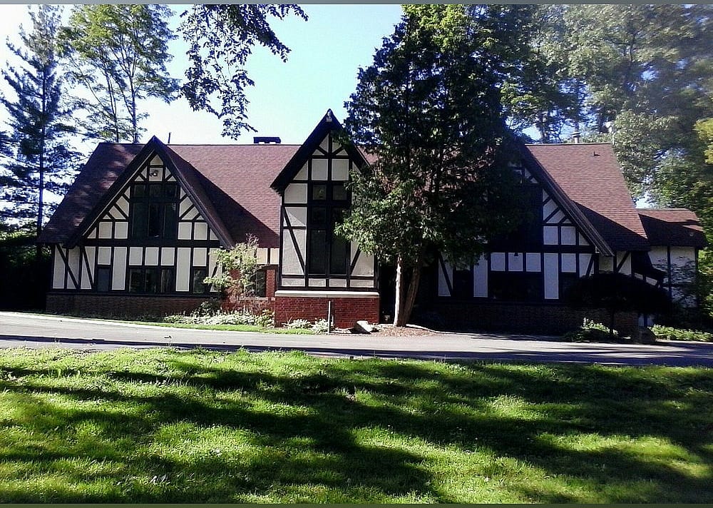 #16. Aquinas College
