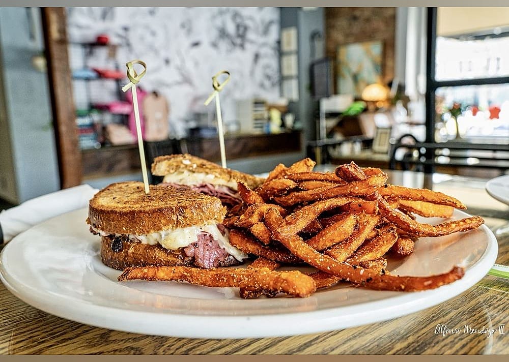 #7. Oliver's Corner Bistro