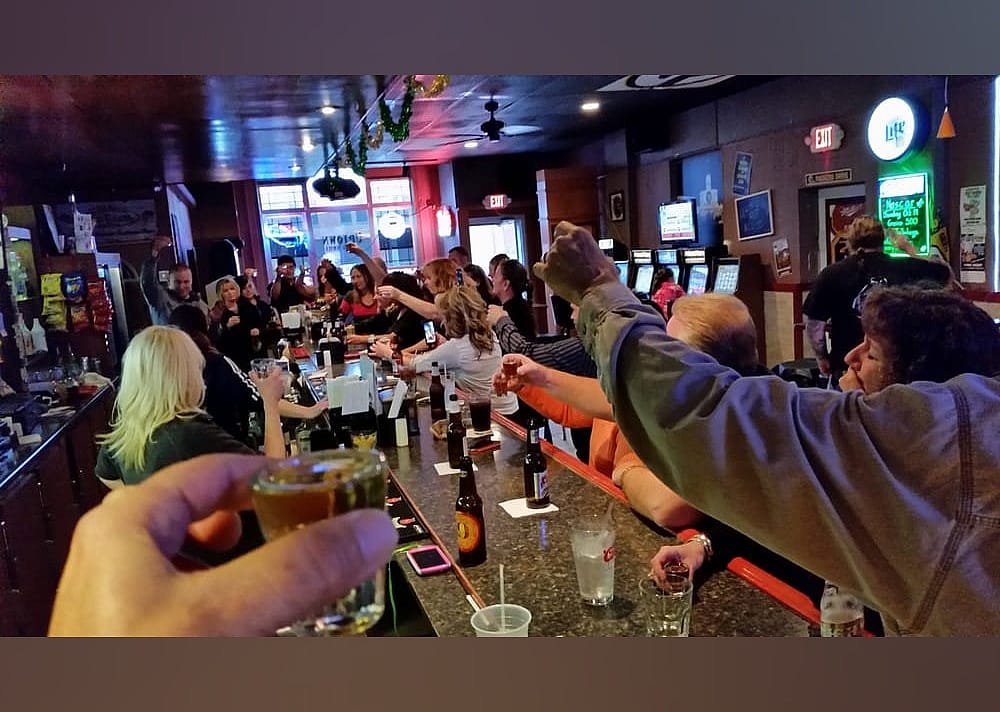 #1. Uptown Pub & Grill