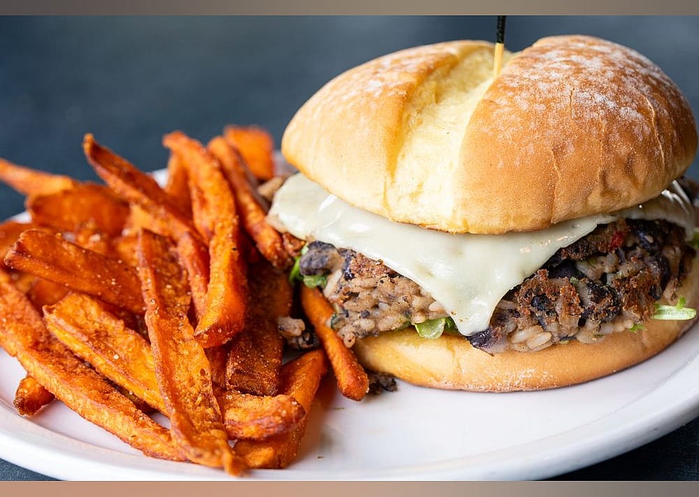 #18. Iron Griz American Bistro