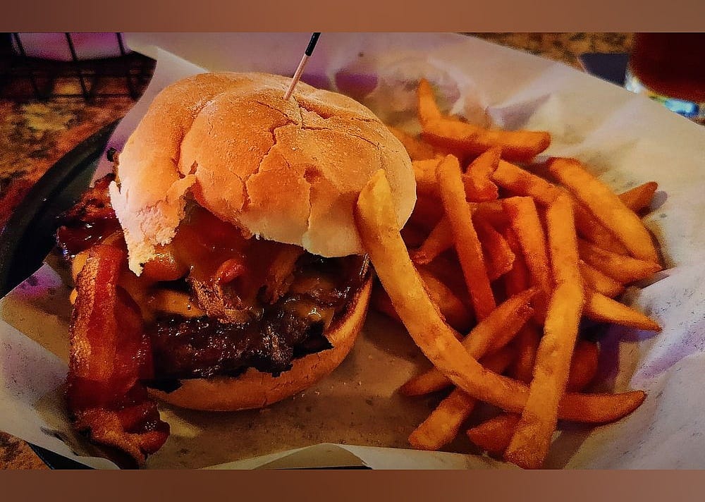 #4. Buca's Bar & Grill
