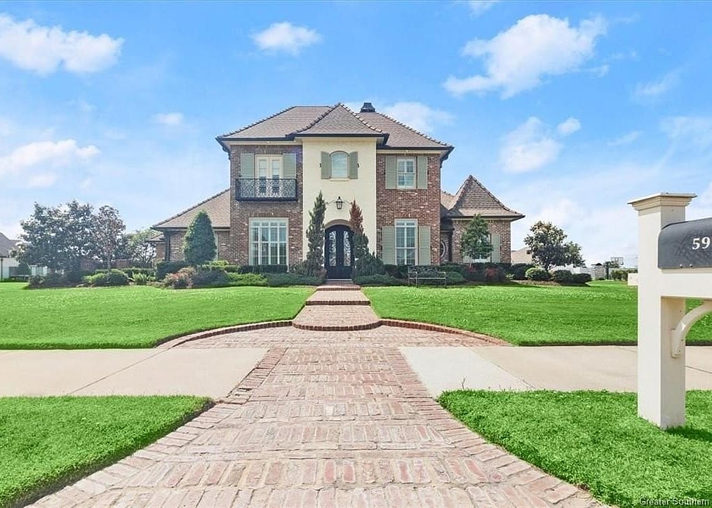 $800,000 to $900,000