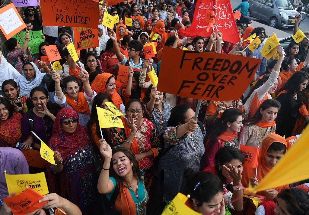Women march in Pakistan