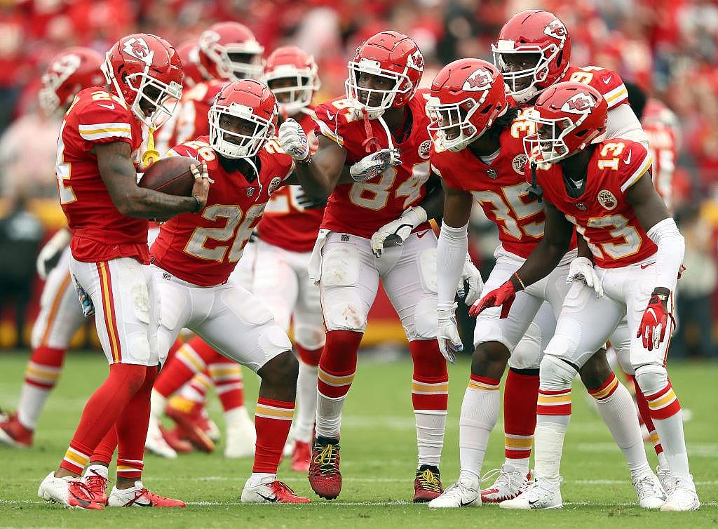 Kansas City Chiefs (5-0) @ New England Patriots (3-2)