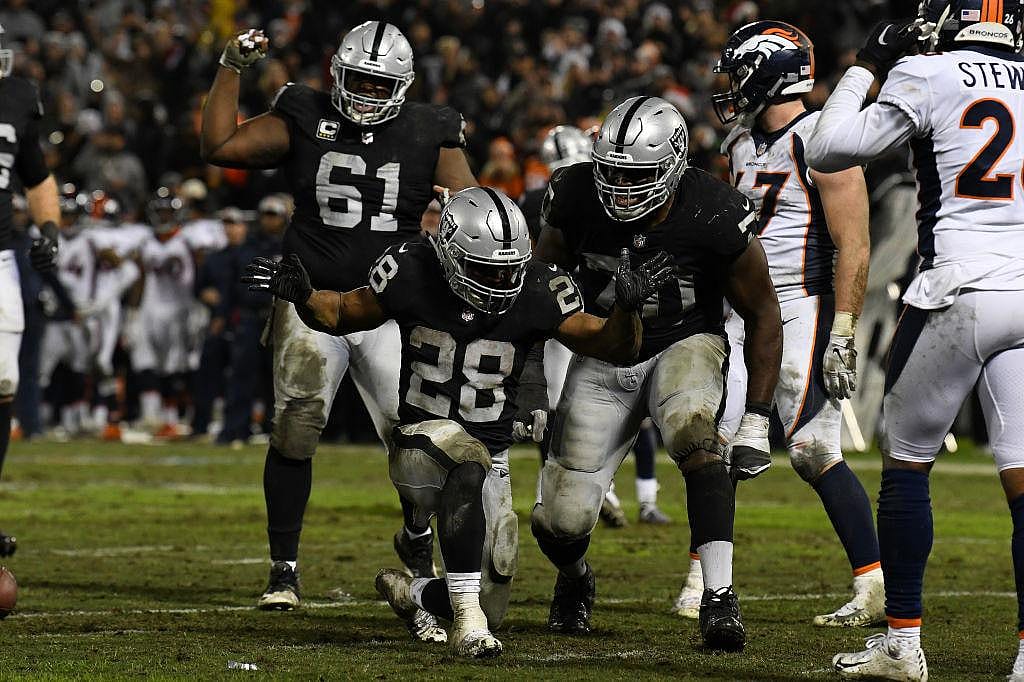Oakland Raiders (4-11) @ Kansas City Chiefs (11-4)