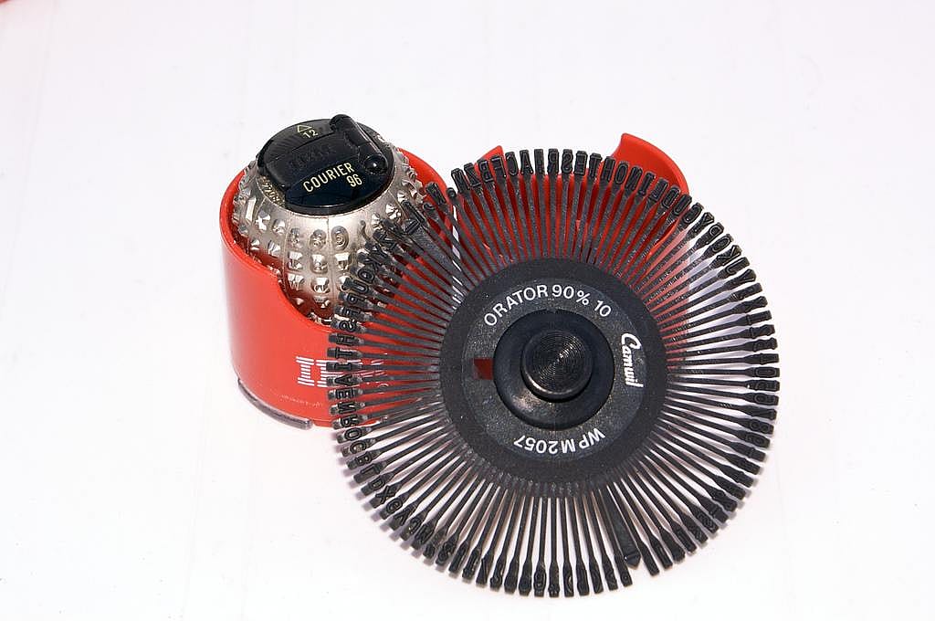 Daisy wheel printers