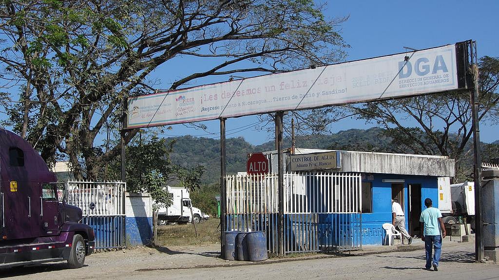 Nicaragua-Costa Rica containment wall