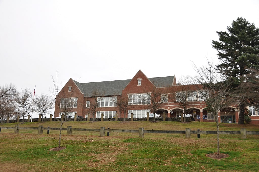 Connecticut: Green's Farms School