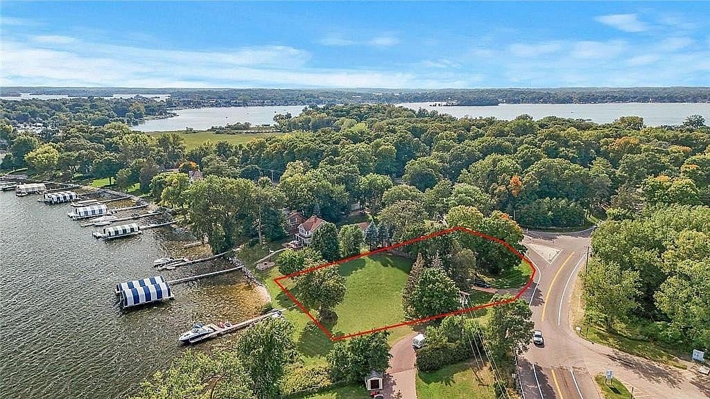 #29. 3705 N Shore Dr, Orono