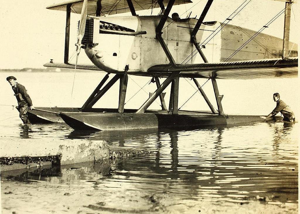 1924: First circumnavigation of the globe by air