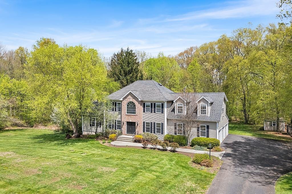 11 Aldo Dr., Woodbridge, Connecticut 06525