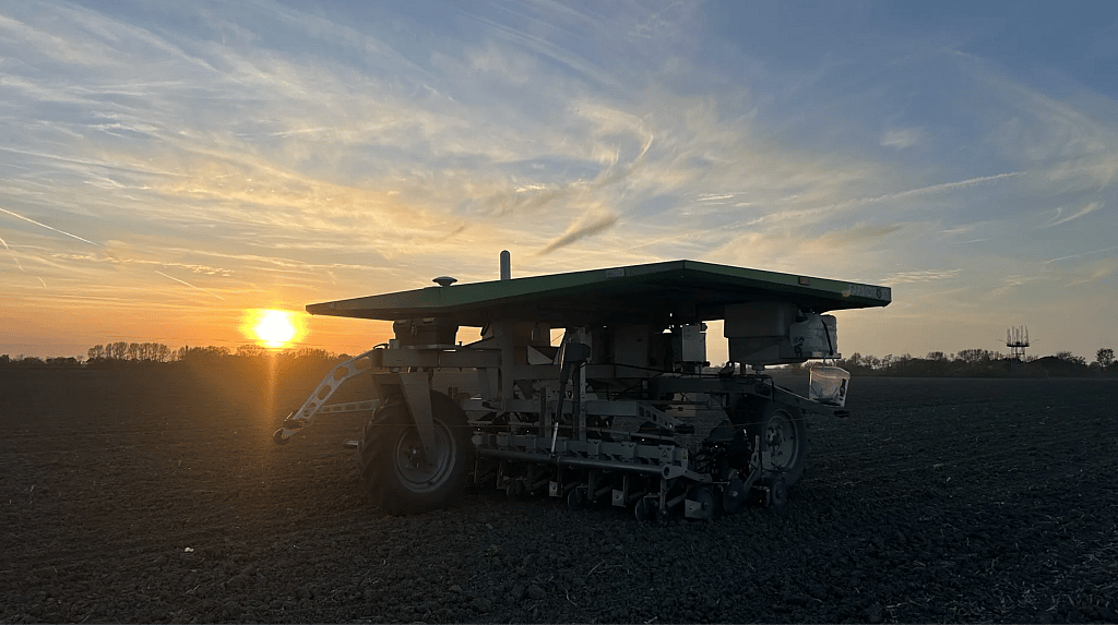 FarmDroid’s machines can drive through the night, allowing for 24/7 operations.