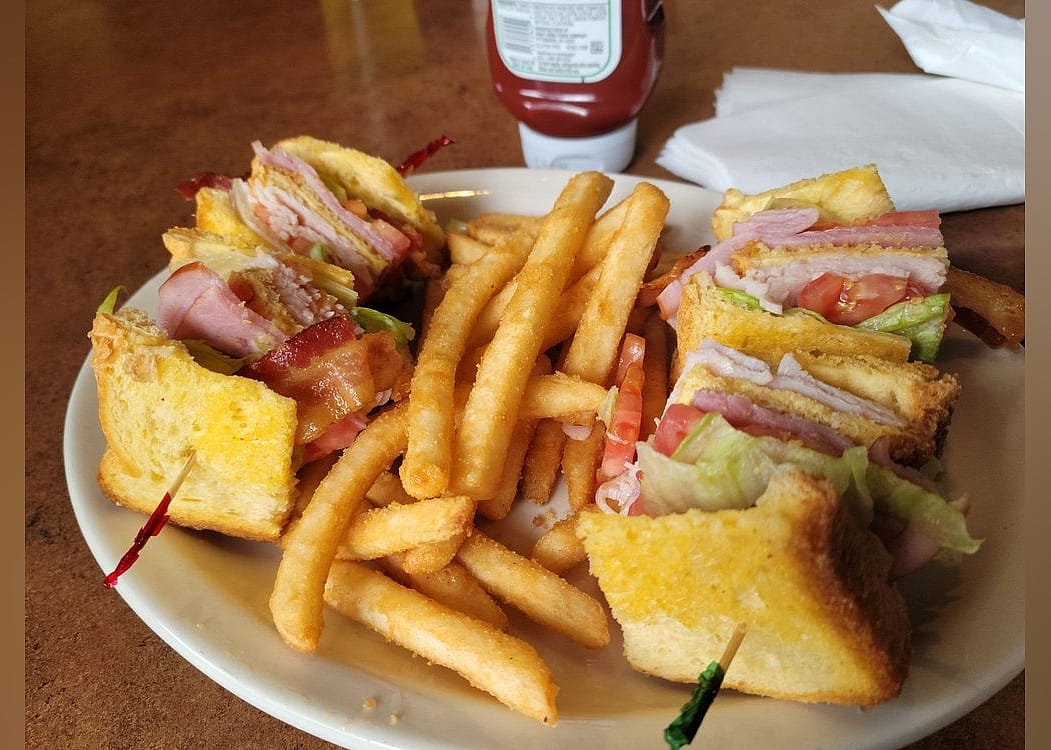 #4. Road Dawg Saloon & Eatery