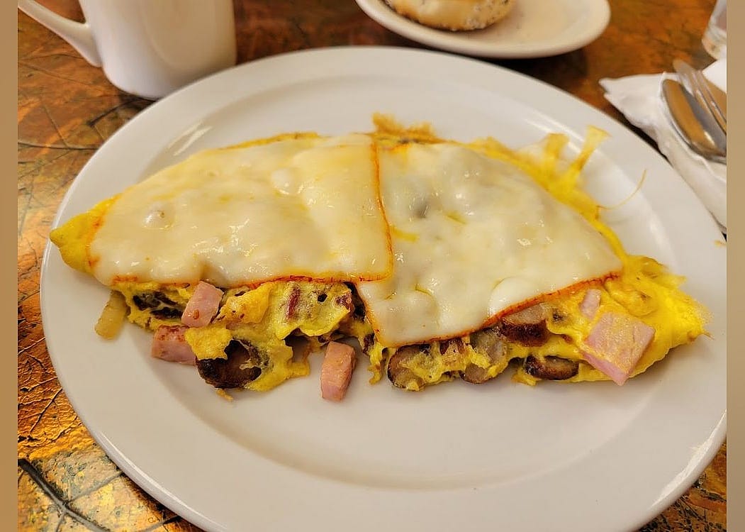 #3. Tonys Deli Restaurant