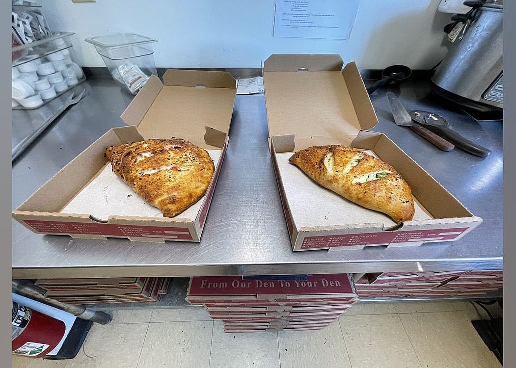 #15. Fox's Pizza Den