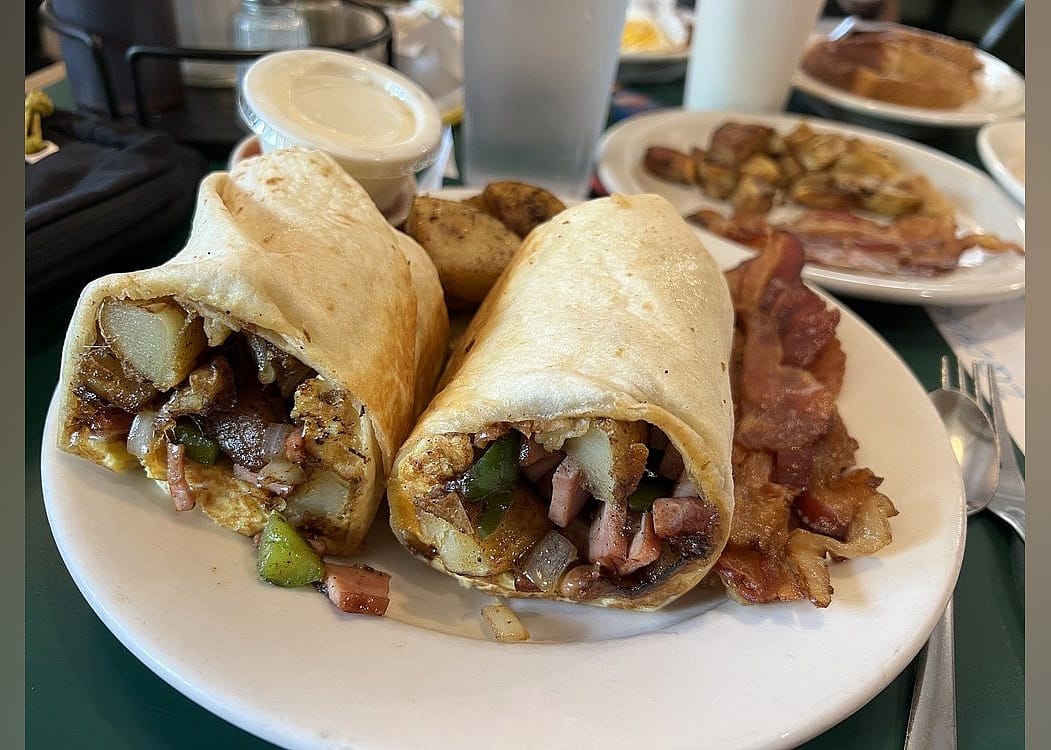 #4. Dubois Cafe & Variety