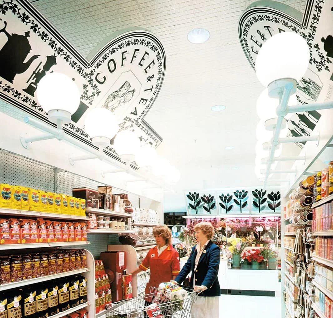 Inside a grocery store in 1984