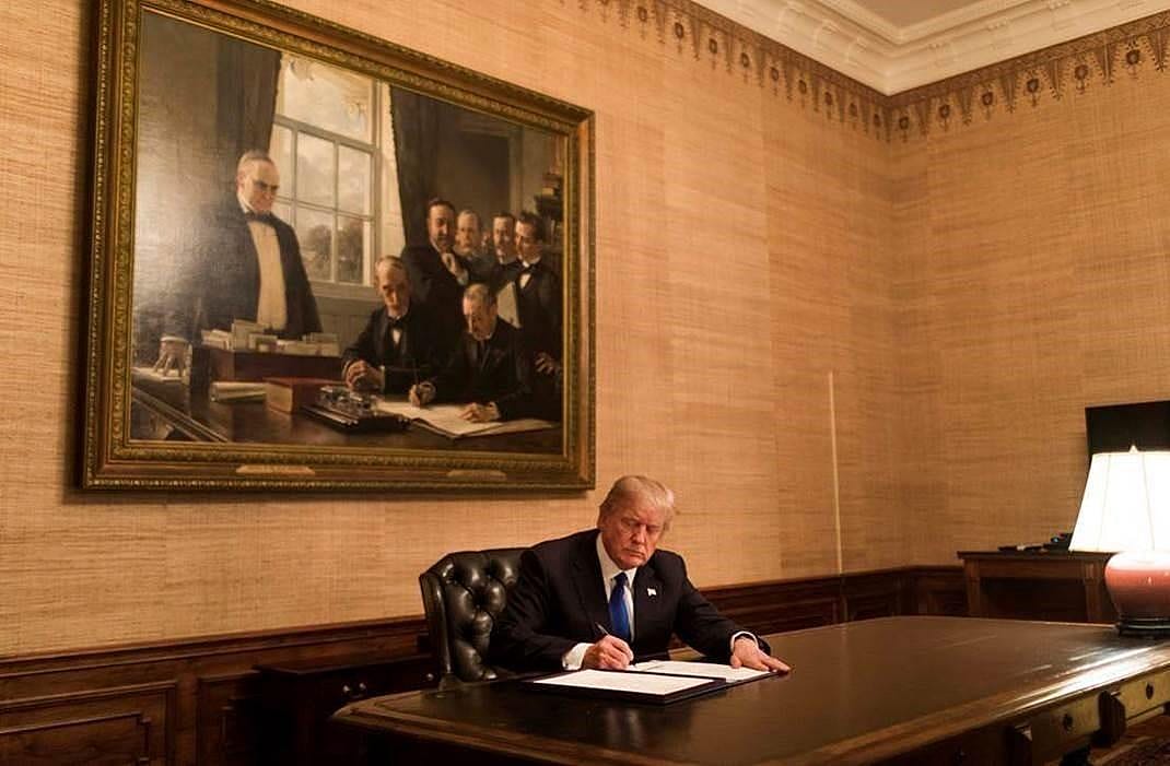 Trump submits written answers to Mueller