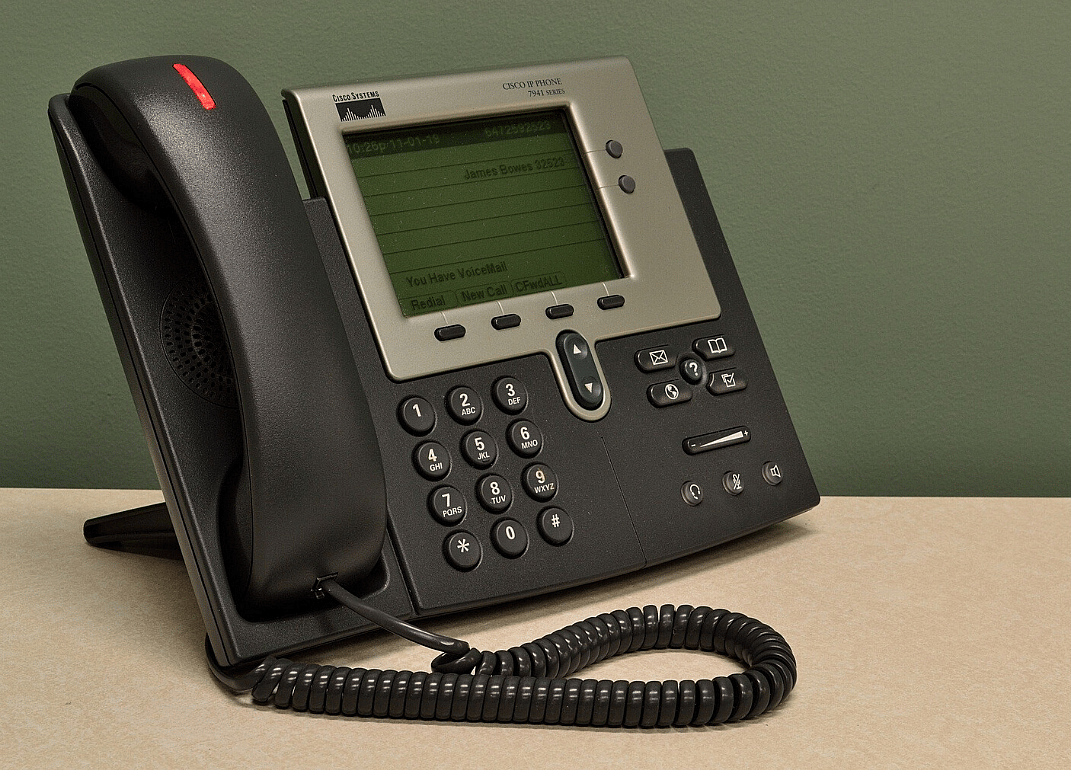 Voicemail dies out along with landlines