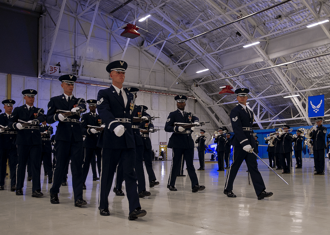 323,904 active duty members