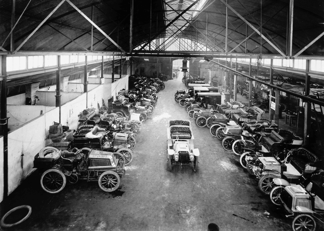 Charles Stewart Rolls appeals to the elite with flashy cars