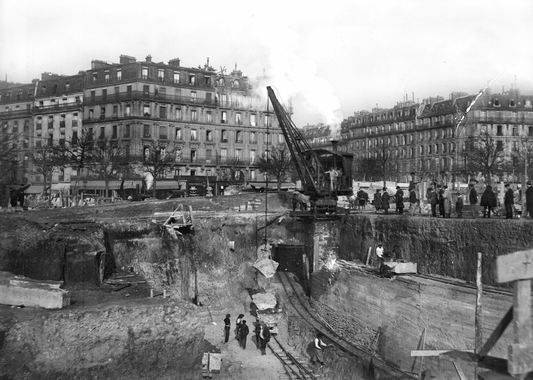 Paris builds its metro