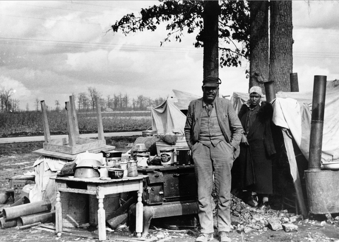 Evicted sharecroppers with their possessions in Missouri in 1939