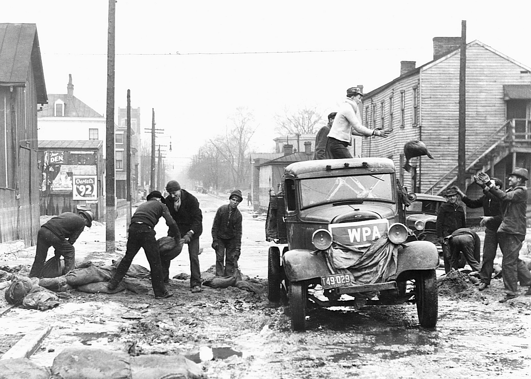 Workers clear flood debris in Kentucky in 1937