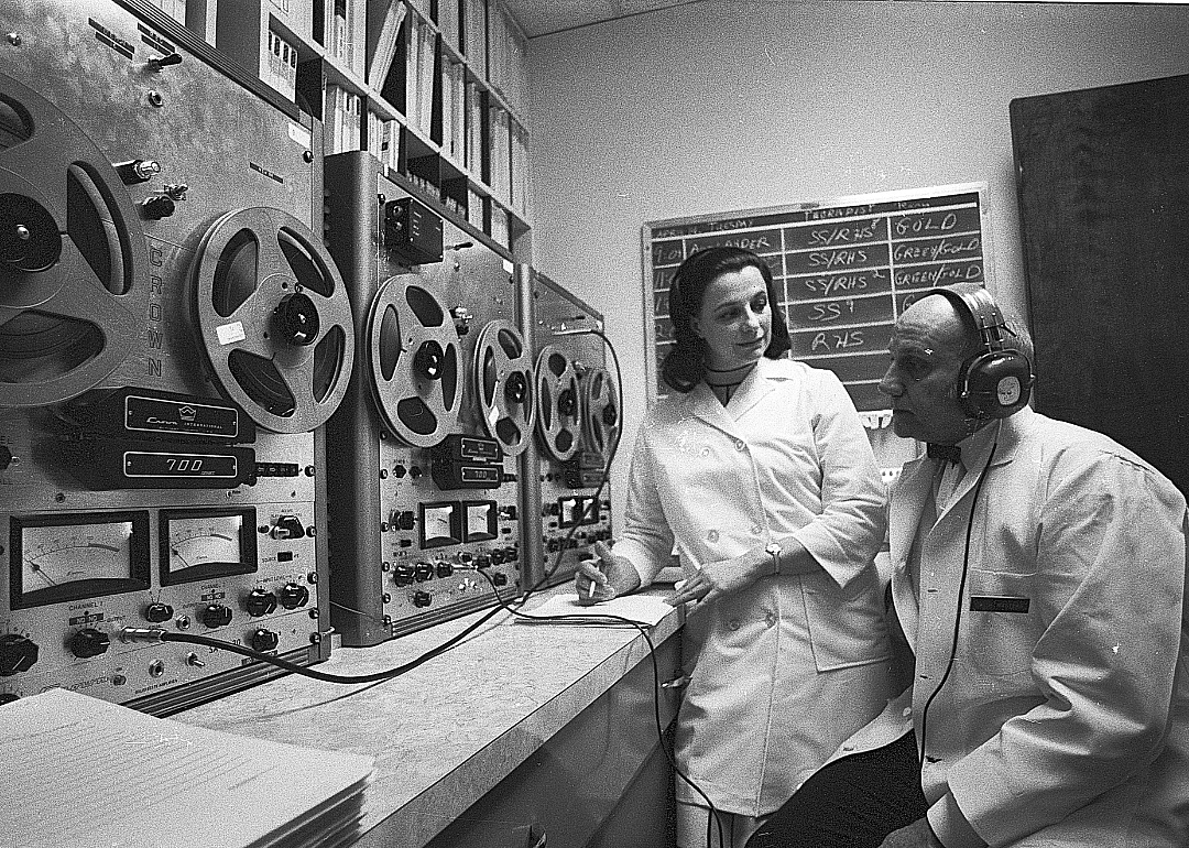 William Masters and Virginia Johns pose in their St. Louis Institute.