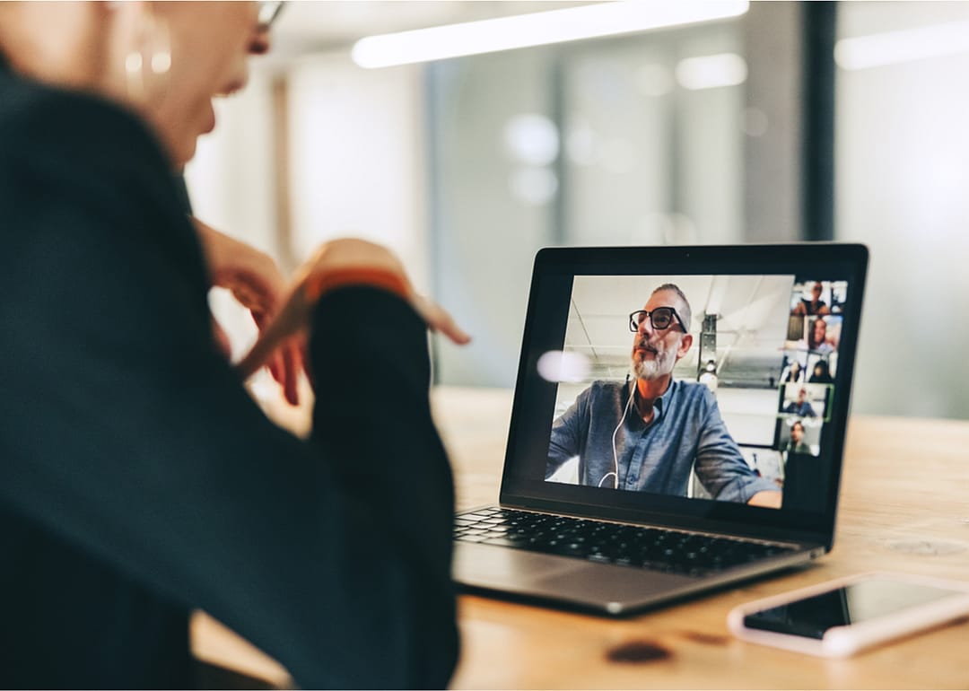 Two people having a virtual meeting.