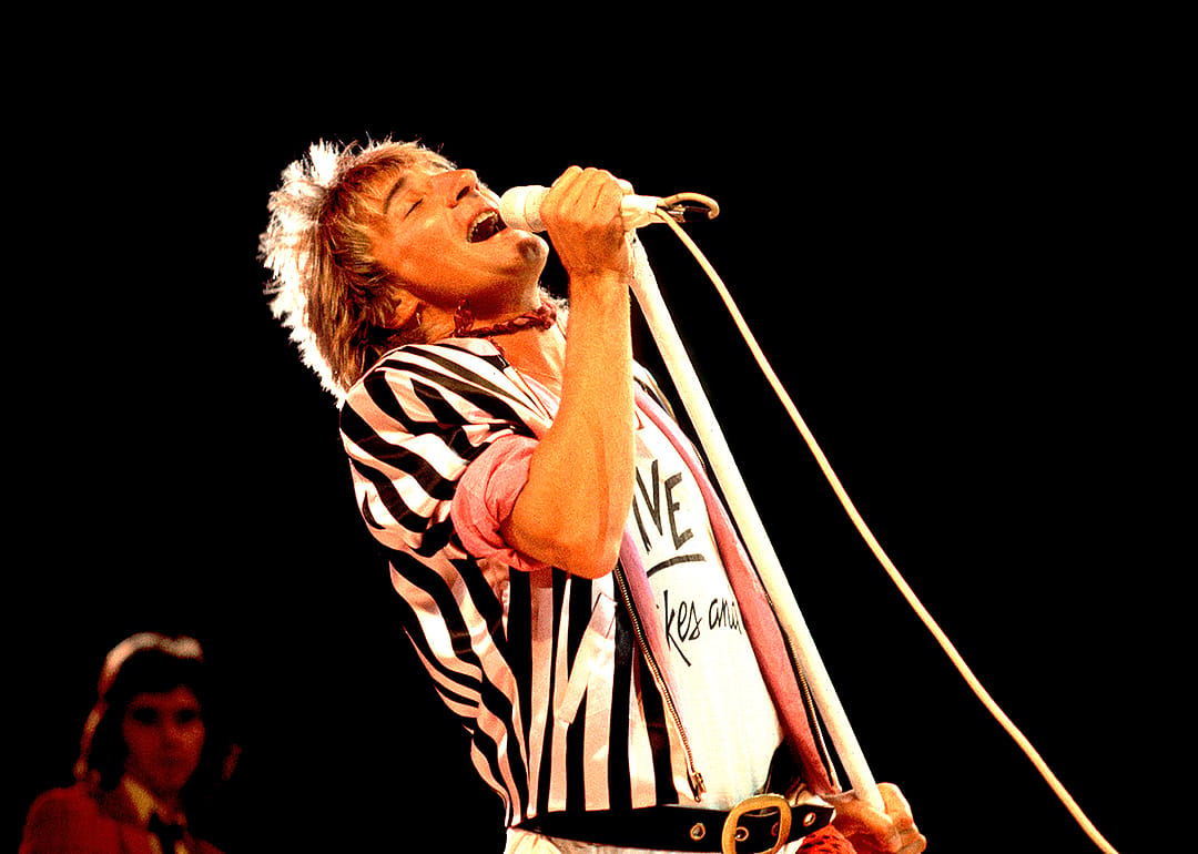 Rod Stewart performs onstage at the Rosemont Horizon.