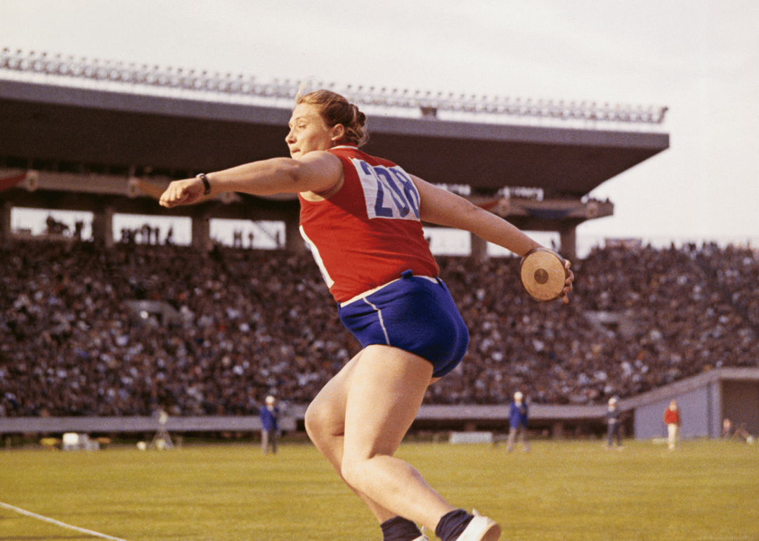 Tamara Press sets a discus world record
