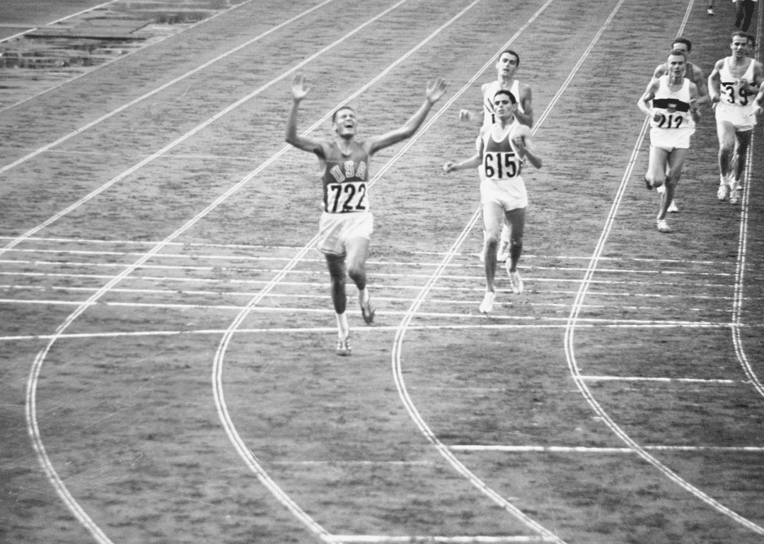 Billy Mills wins the 10,0000m