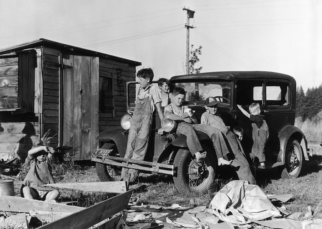 Children of migratory bean-pickers in Oregon in 1939