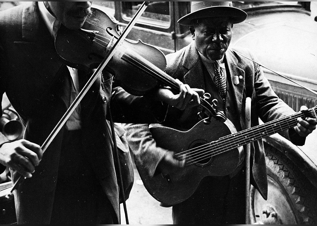 Street musicians in West Memphis, Arkansas in 1935